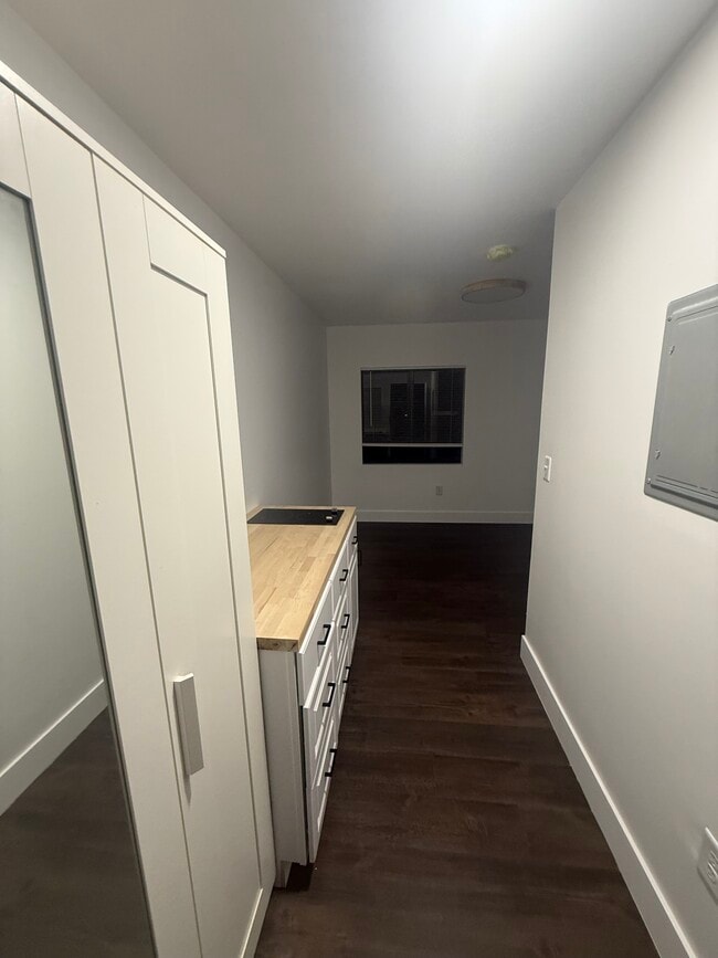 Building Photo - 203 Columbus Pky Unit A2