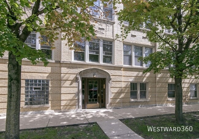 Photo - 3545 N Troy St Unit 2