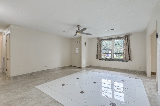 Photo - 761 Jordan St