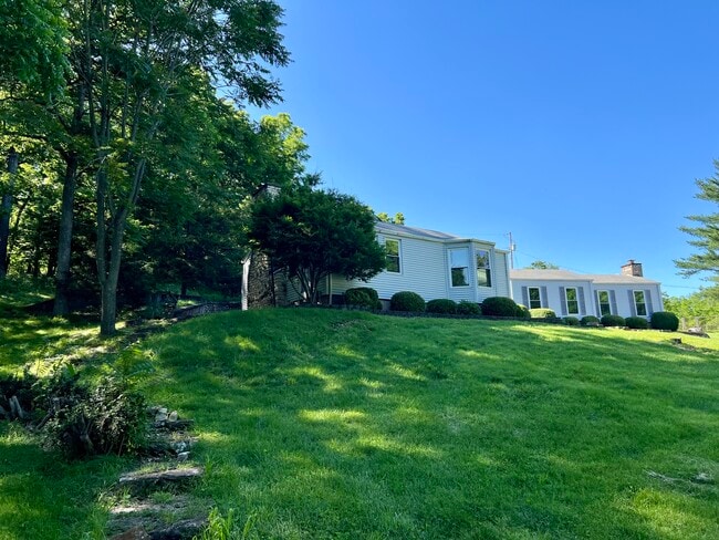 Photo - 1406 Pond Rd