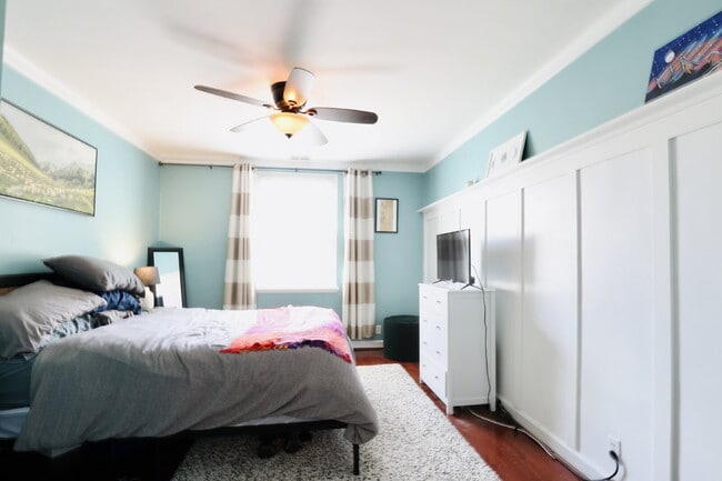 Building Photo - Welcome Home! Unit B1