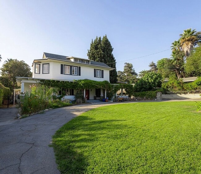 Photo - Welcome to the Flora Villa – A Charming Re...