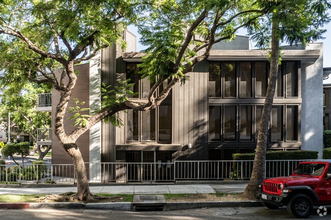 Exterior del edificio - 8300 De Longpre