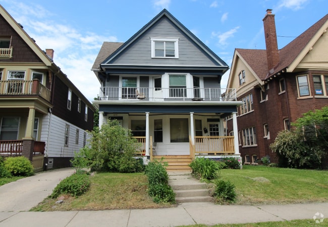 Building Photo - 2837 N Frederick Ave Unit 2837 Rental