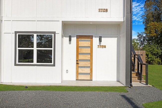 Photo - 857 Fortune St