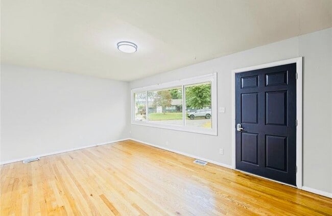 Photo - 7020 Hadley St