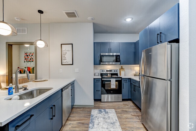 2BR, 2BA - 765SF - Kitchen