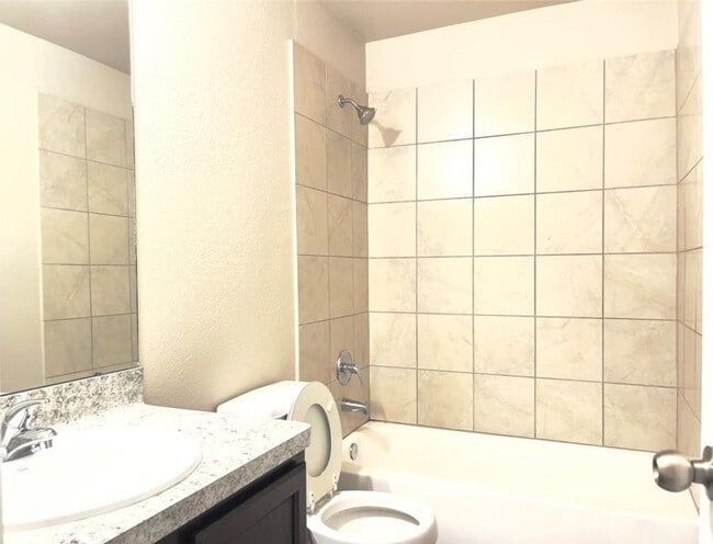 Building Photo - 16666 E Hammon