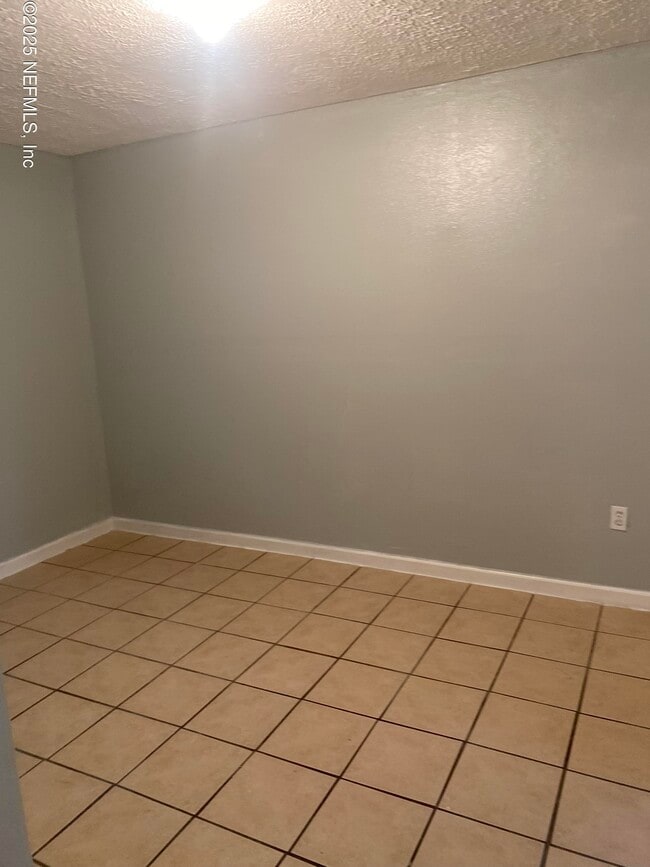 Building Photo - 5754 MONCRIEF N Rd Rental