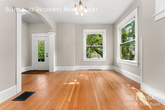 Photo - 1601 SE 32nd Pl