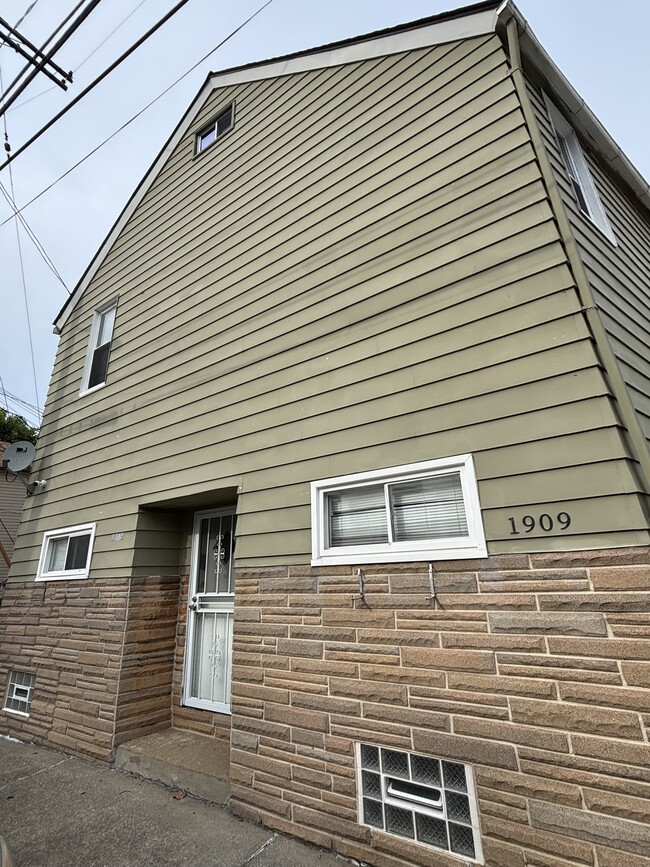 Photo - 1909 Coltman Rd Unit 1