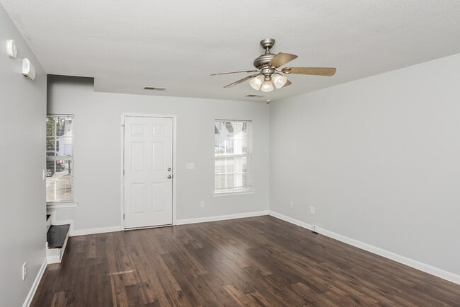 Photo - 612 Summerhill Dr