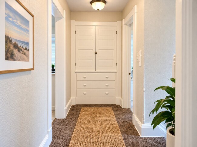 3915 Drexel Dr Unidad Upper Unit