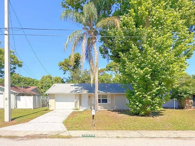 Building Photo - 15839 Villa Dr