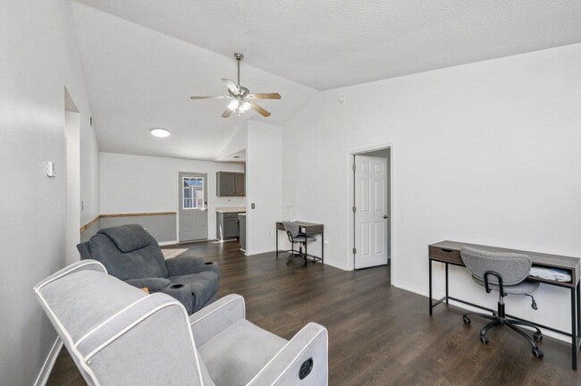 Photo - 386 Brackin St