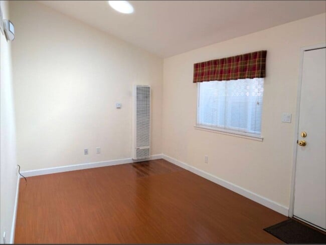 Photo - 3825 Union St