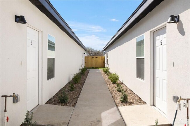 21 Heron Ave Unit 6