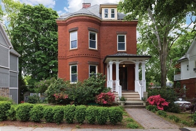 Building Photo - 16 Kent Sq