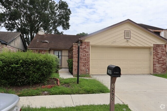 Building Photo - 12907 Maxfield Dr Rental