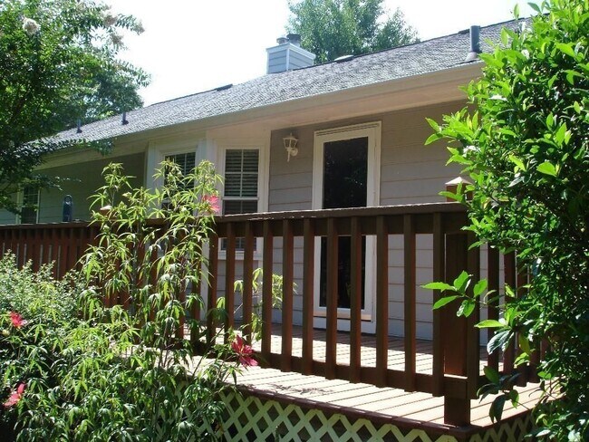 Photo - 488 Slew Ave