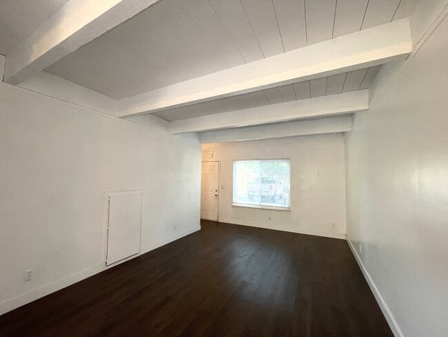 Photo - 1393 Nord Ave
