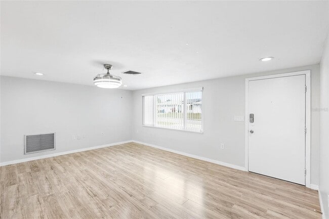 Photo - 5648 Saren Dr