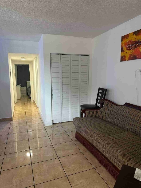 Photo - 630 W 72nd Pl