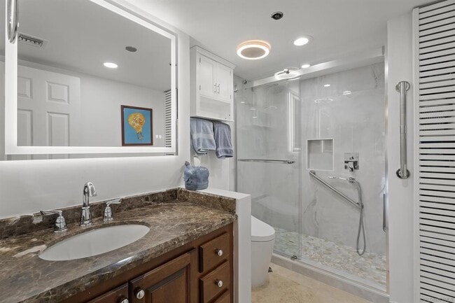 Photo - 230 W Laurel St