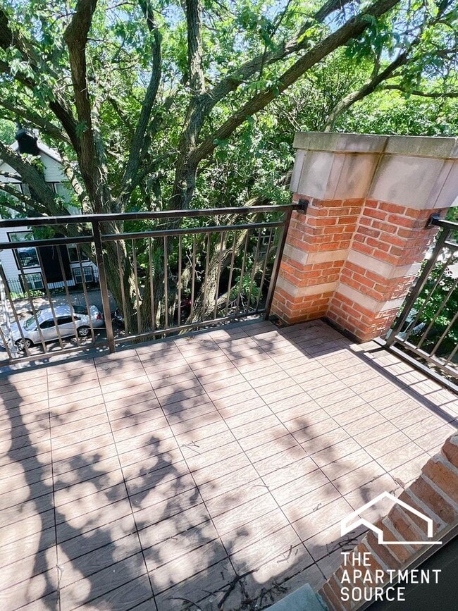 Photo - 2328 N Greenview Ave Unit 3