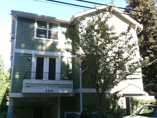 Discovery Park Townhouse - Discovery Park Townhouse
