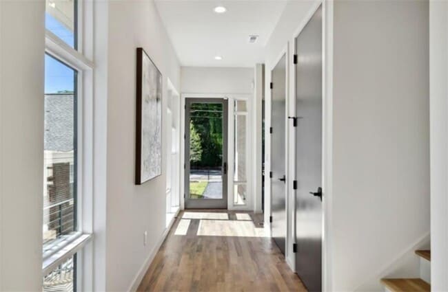 Photo - 536 Highland Ave NE