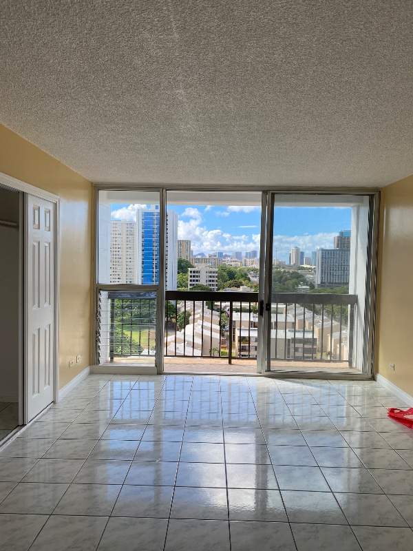 Building Photo - 1425 Liliha St Rental