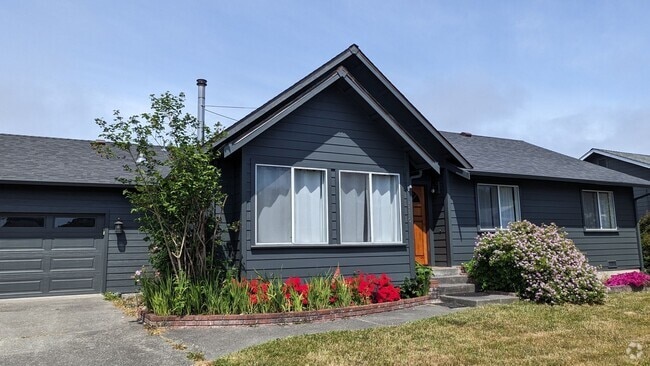 Building Photo - Spacious 3/2 in quiet neighborhood Rental