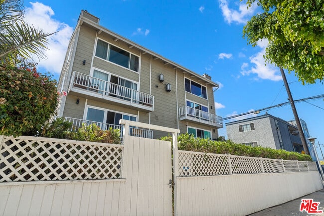 Building Photo - 10 19th Ave Unit 3 Rental