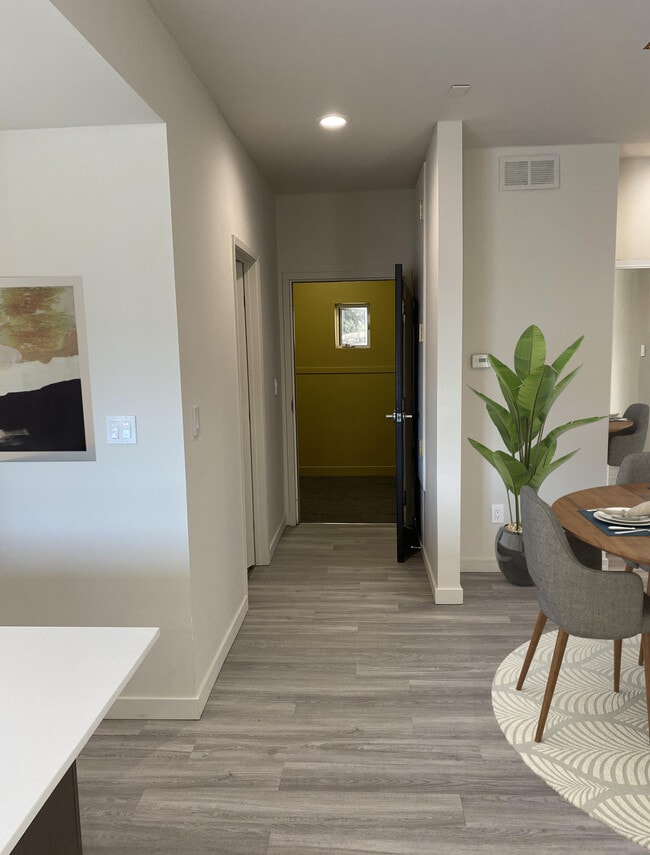 Entrance to apartment - 2522 Taraval St Unit Residential