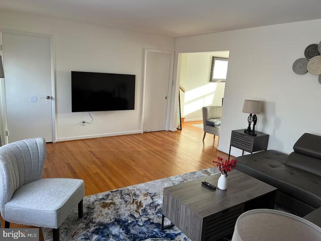 Photo - 6711 Beddoo St