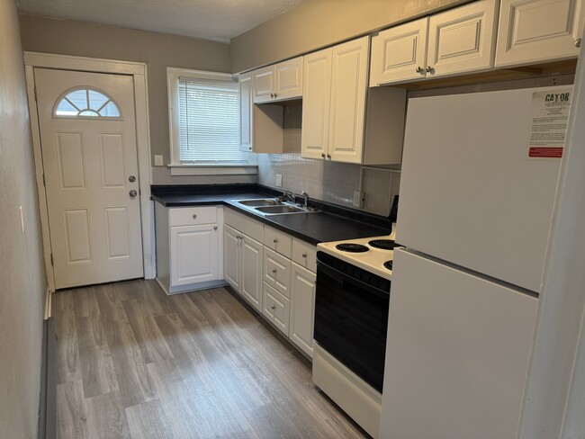 Photo - 209 E 10th St