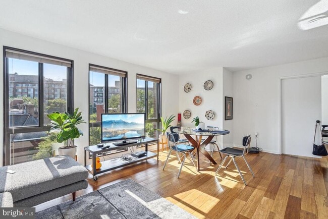 Building Photo - 1280 21st St NW Unit 602