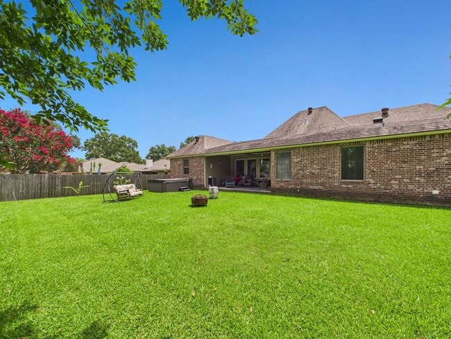 Building Photo - Nestled in the desirable Quail Hollow Subdivision