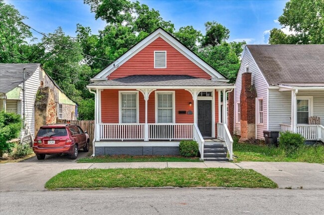 Building Photo - 256 Walker St