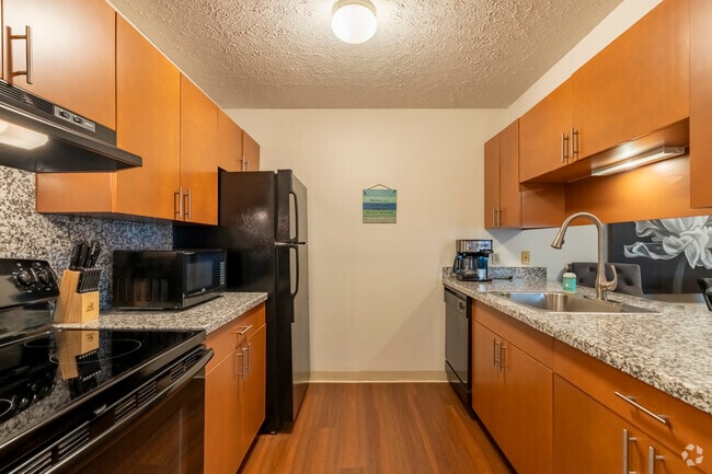 2BR, 2BA - 950SF - Kitchen