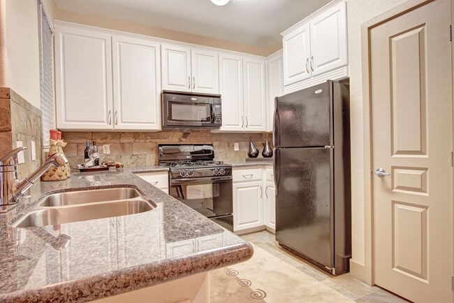 Rancho Belago Granite Countertop Kitchen - Rancho Belago Apartments