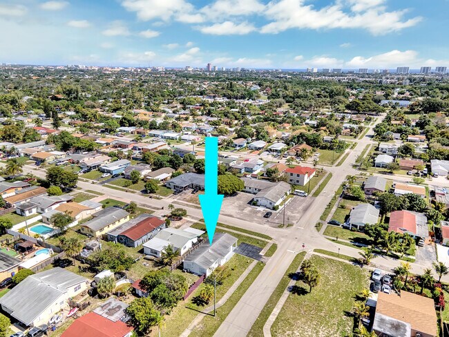 Photo - 513 NW 2nd Way