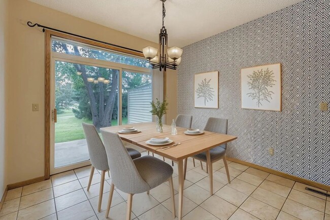 Photo - Rare 3bed 3bath Townhome in Rosemount