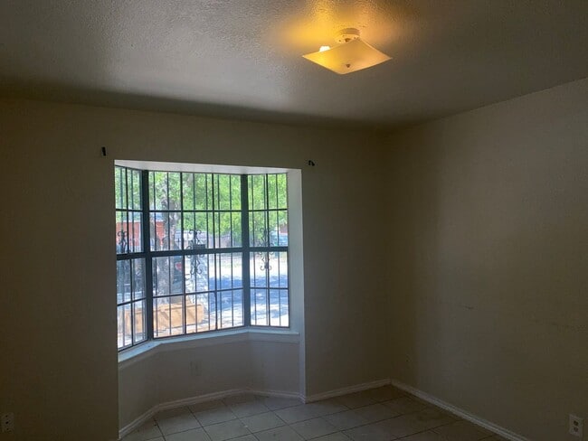 Photo - Near Downtown and PORT SA, BOEING CENTER T...