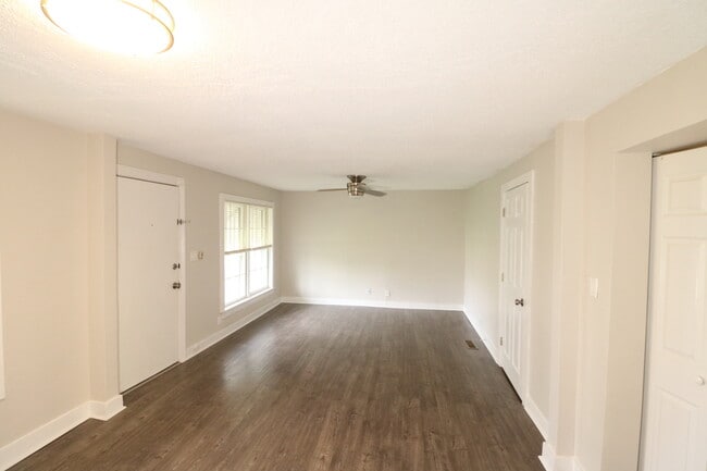 2511 Larry St SW