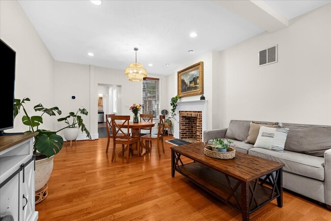 Photo - 656 Washington Blvd