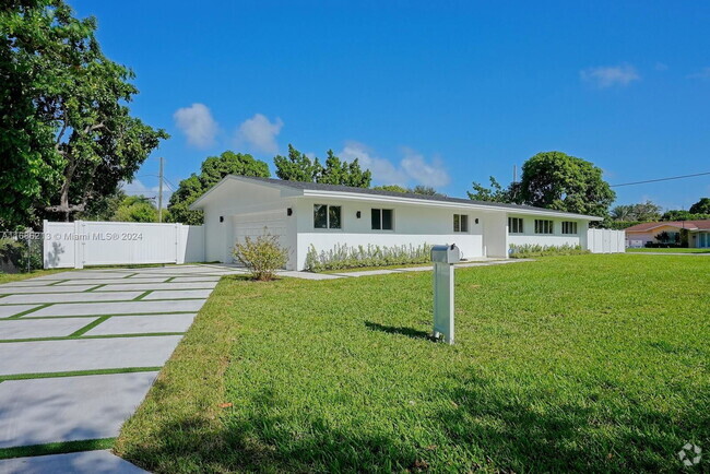 Building Photo - 9301 SW 178th St Rental