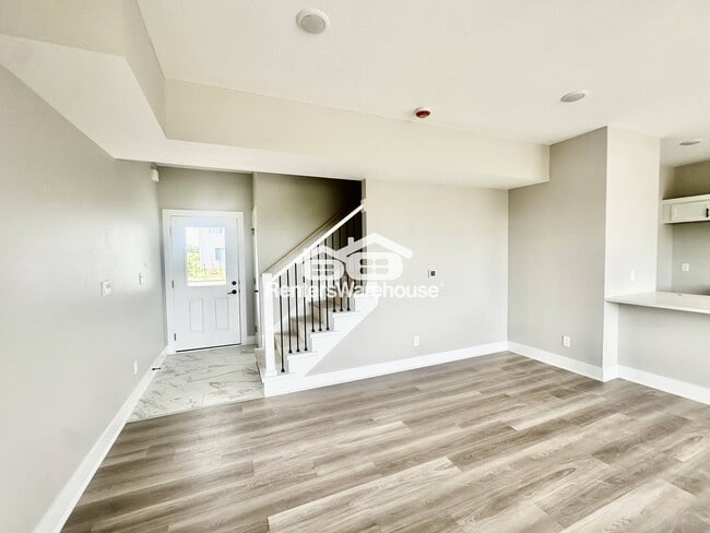 Photo - 7000 Lake Hill Dr