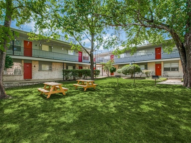 Photo - Greenbrier Apartments